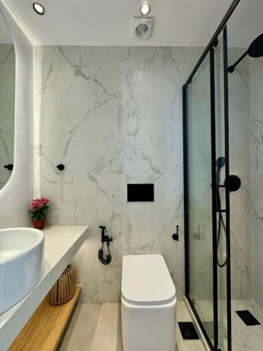 Bluemotion - Cityview Piraeus Bagian luar foto